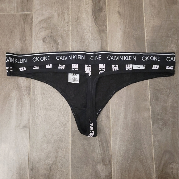 3/30$ CK One thong size L - Picture 2 of 3